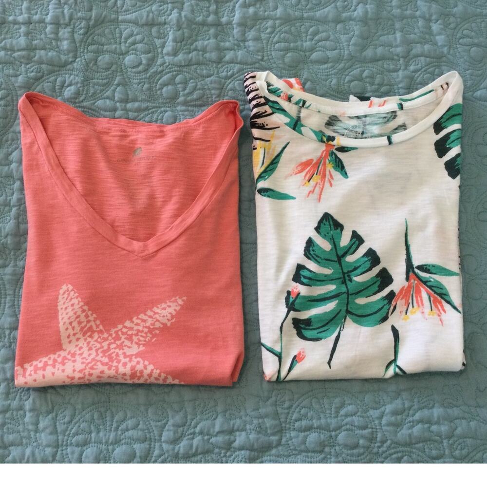 Lot of 2 Beachy Themed T Shirts Womens Medium
